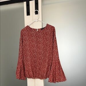 Chic Floral Blouse in Rust Red